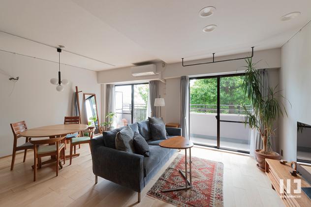 「愛着が巡る暮らし」のリビングダイニング