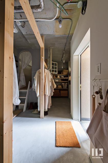 「非日常と暮らす」の玄関土間WIC