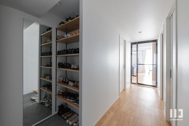 「ツナガル家」の玄関収納・廊下