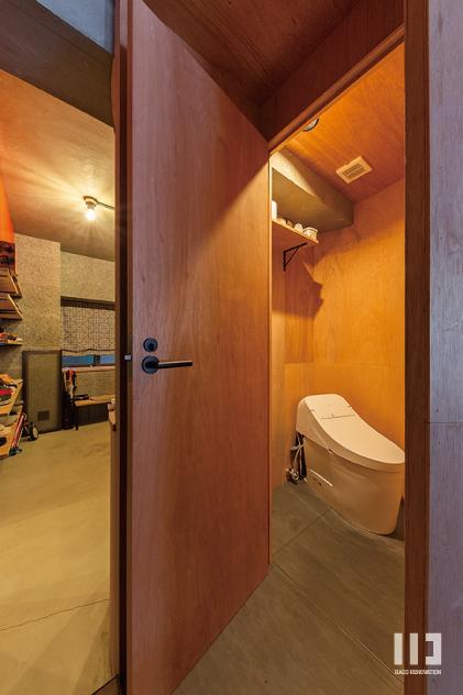 「そう、すべては…」の円柱トイレ