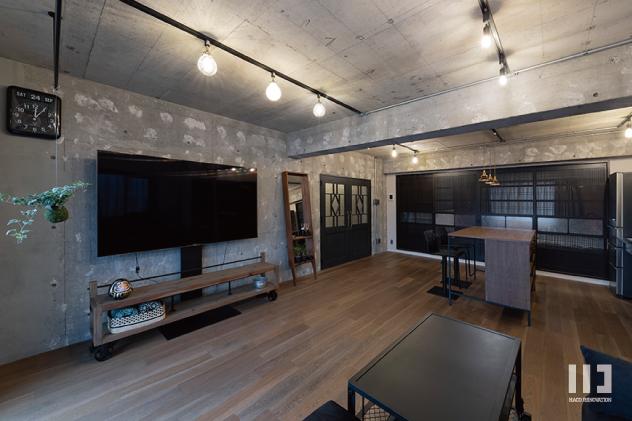 「綯交（ないまぜ）な暮らし」のリビングダイニング