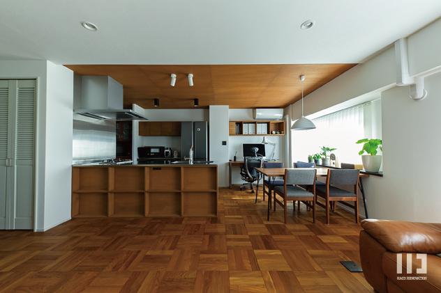 「at home」のリビングダイニング