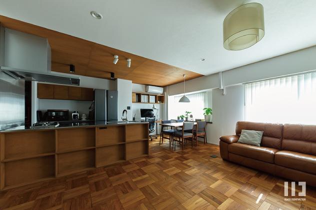 「at home」のリビングダイニング