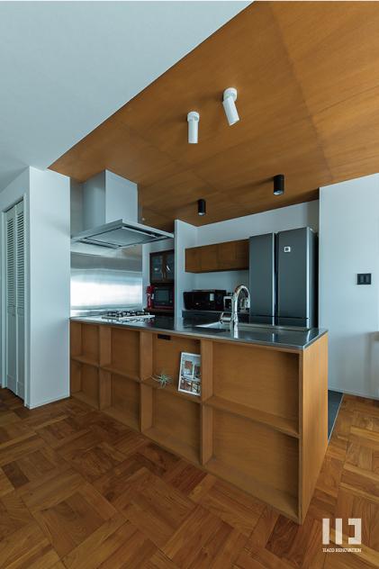 「at home」のキッチン