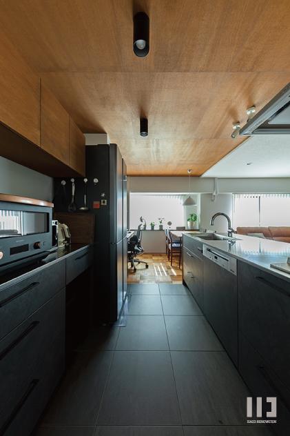 「at home」のキッチン