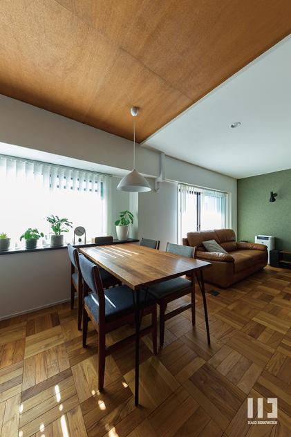 「at home」のダイニング