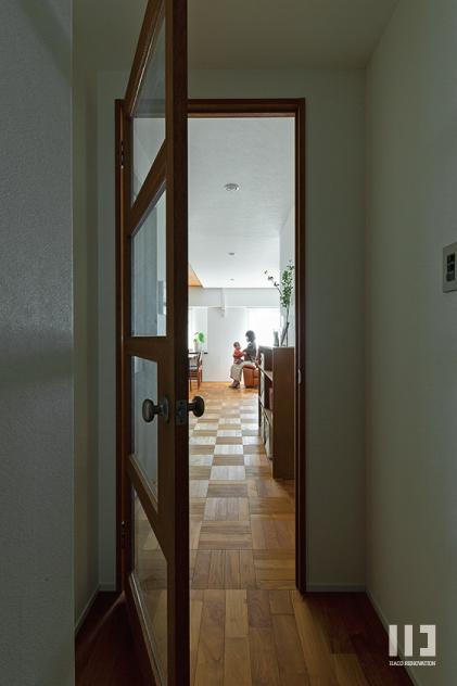 「at home」のリビングドア