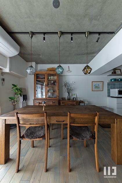 「The hideaway café」のリビングダイニング