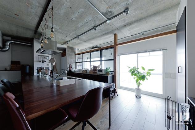 「季節を感じる家」のキッチン