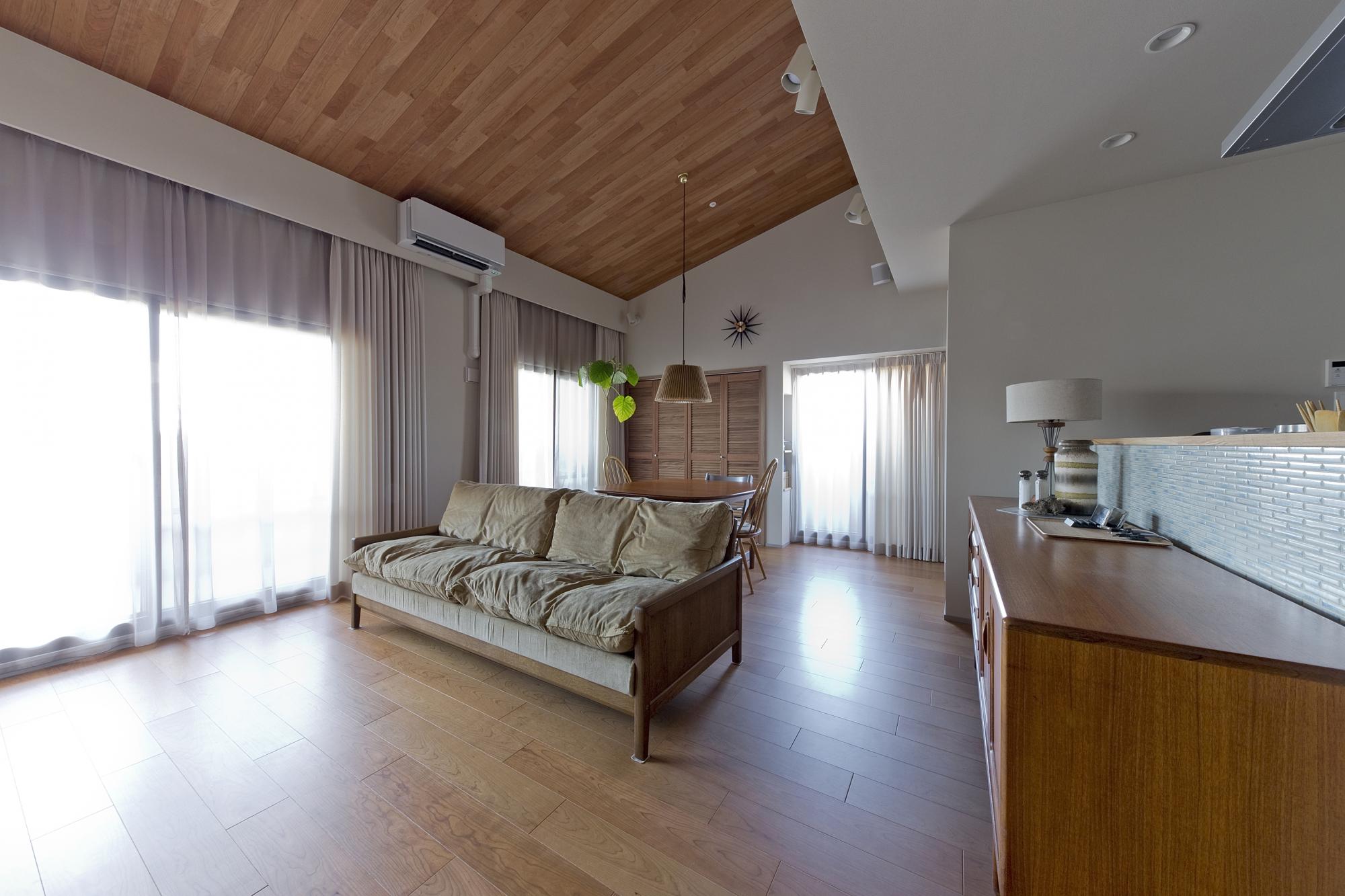 「antique furniture」のリビング