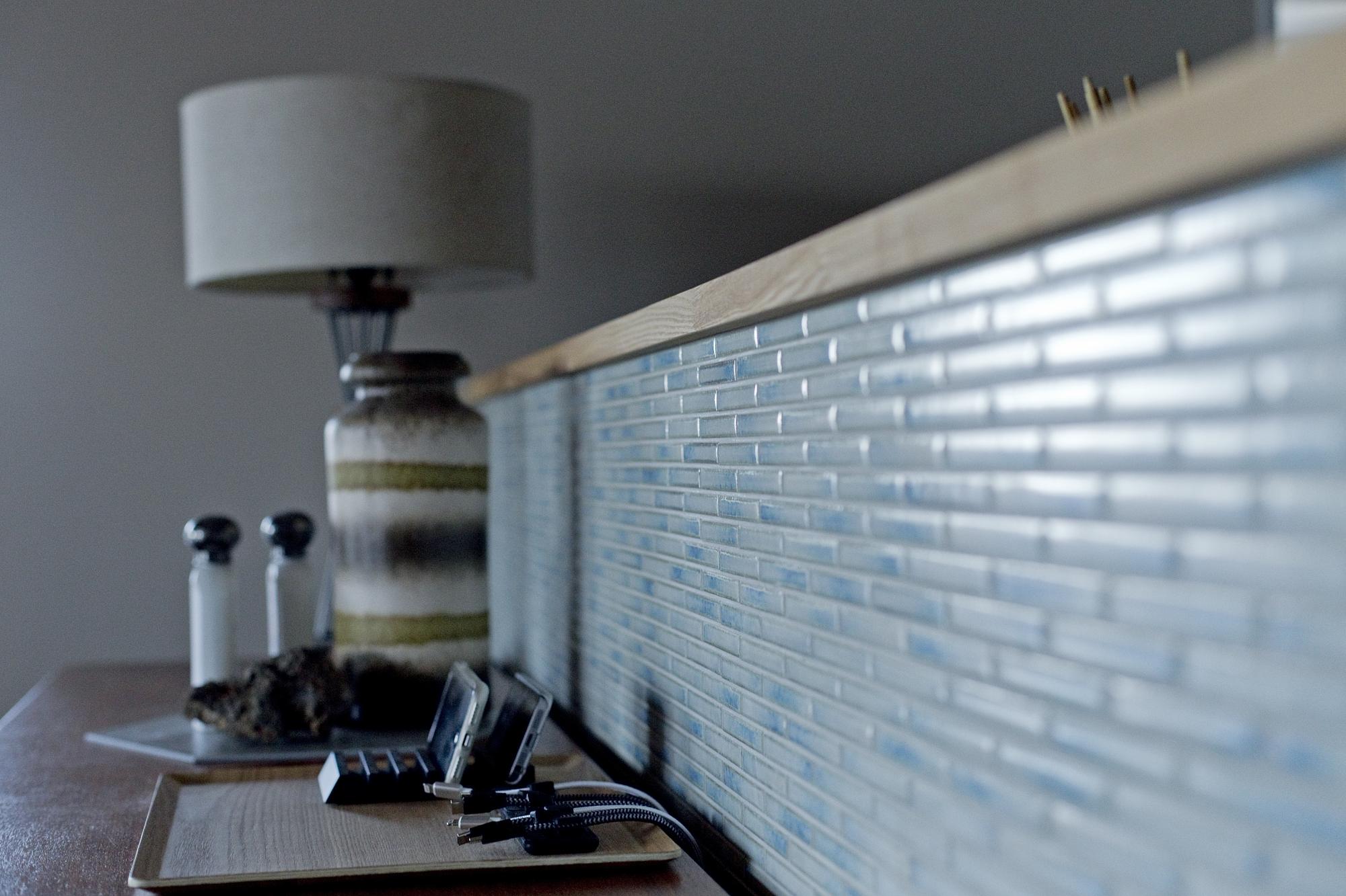 「antique furniture」のキッチンタイル