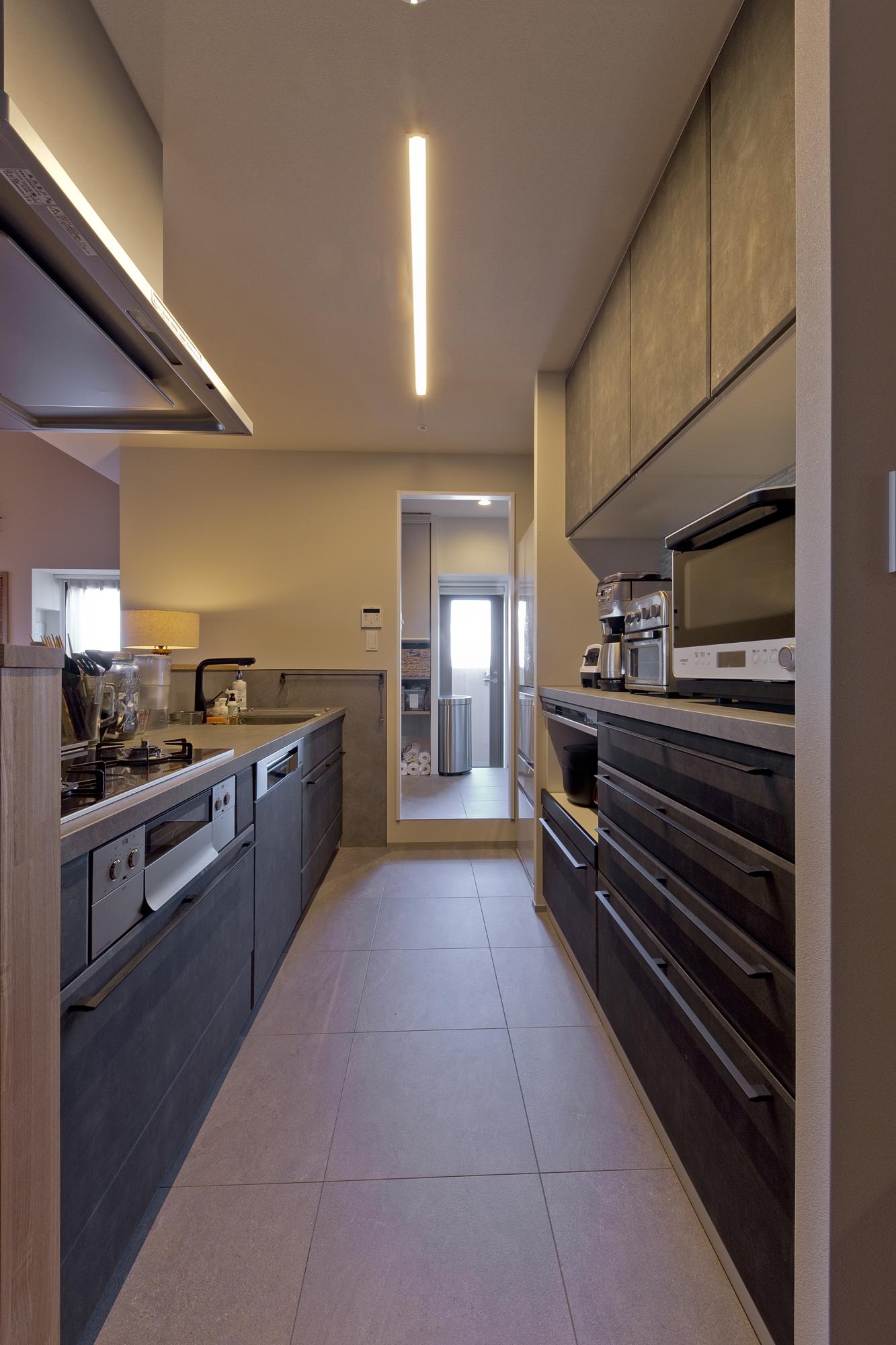 「antique furniture」のキッチン