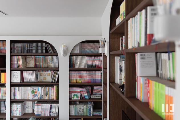 「クラシカルに恋して」の壁面本棚