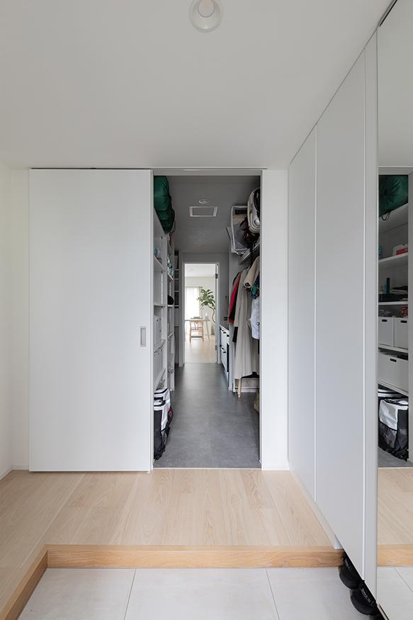 「めぐり めぐる くらし」のウォークインクローゼット