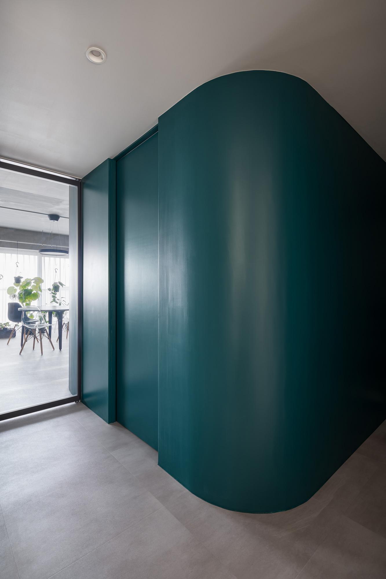 「Greenery」の水回りを囲うアール壁