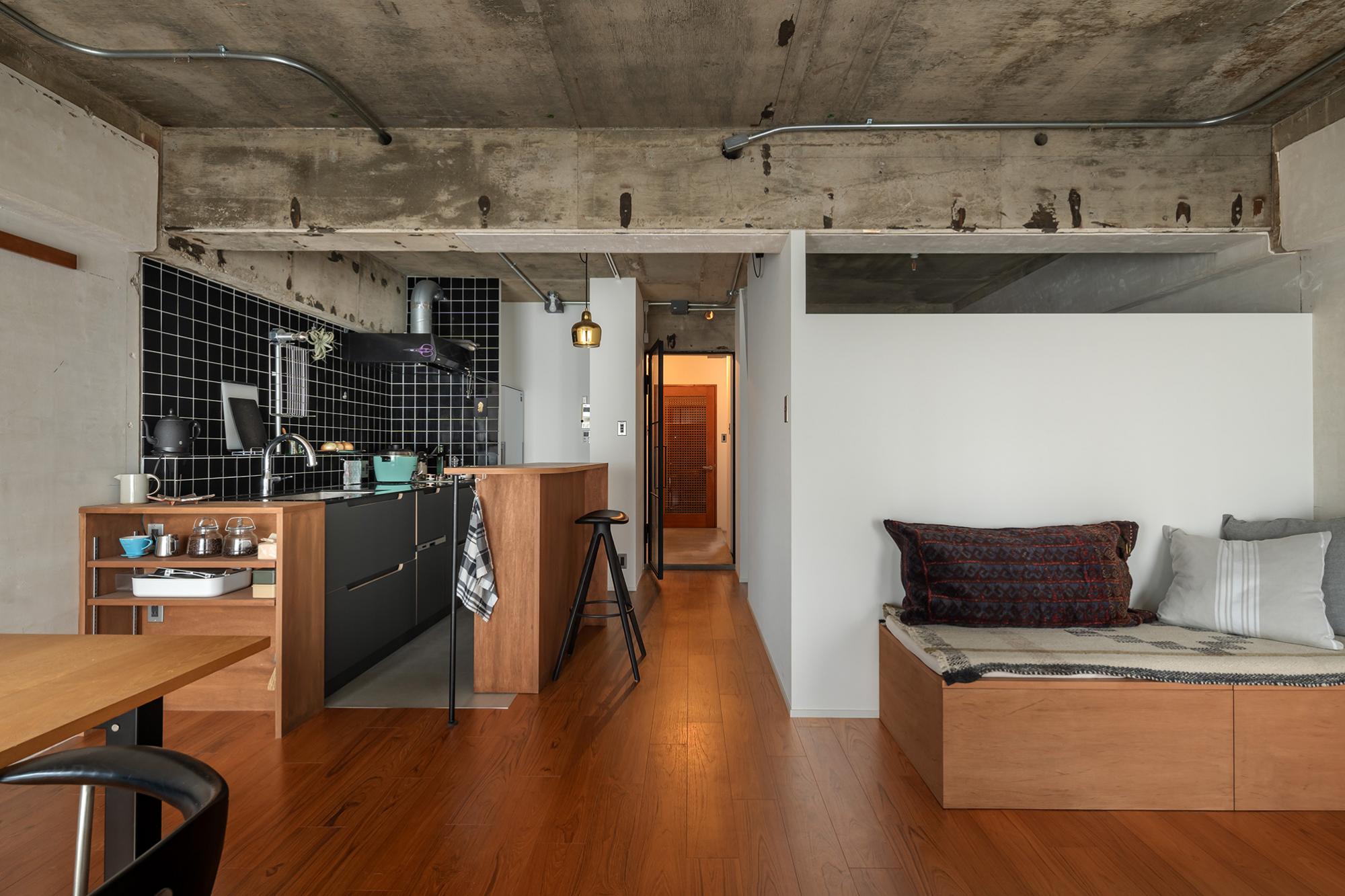 「陰翳礼讃」のリビングダイニングキッチン