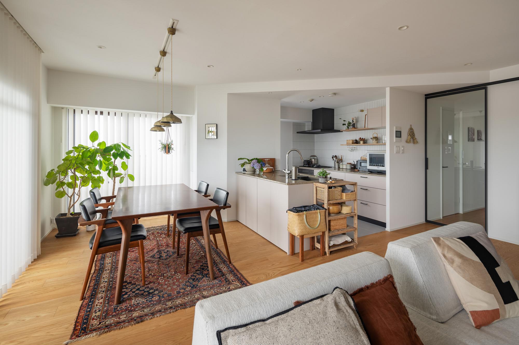 「ナナメの眺め」のリビングダイニングキッチン