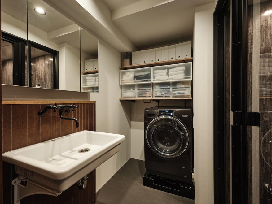 「明陽暗静」の洗面所