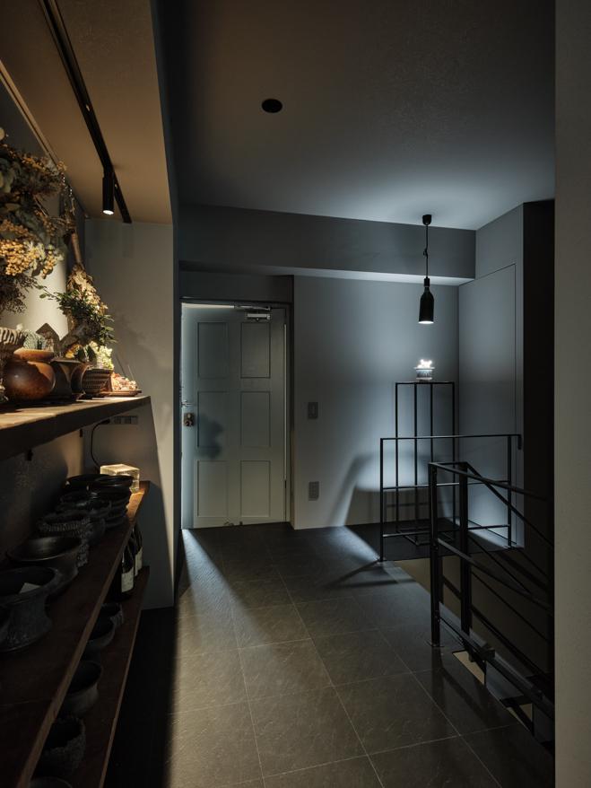 「明陽暗静」の玄関・土間