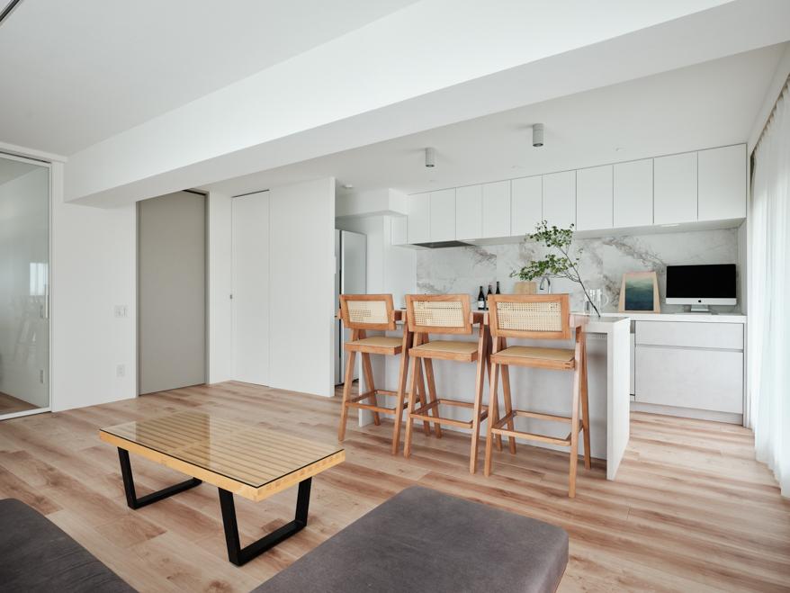 「明陽暗静」のリビングダイニング