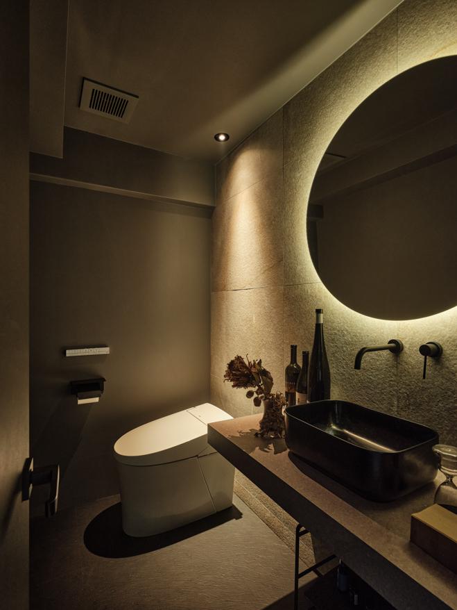 「明陽暗静」のトイレ