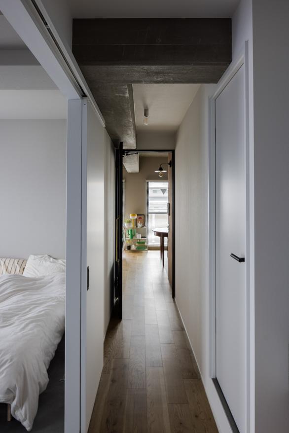 「それぞれの基地」の廊下