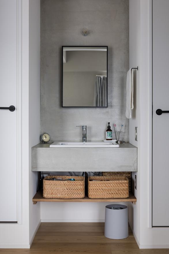 「それぞれの基地」の洗面所