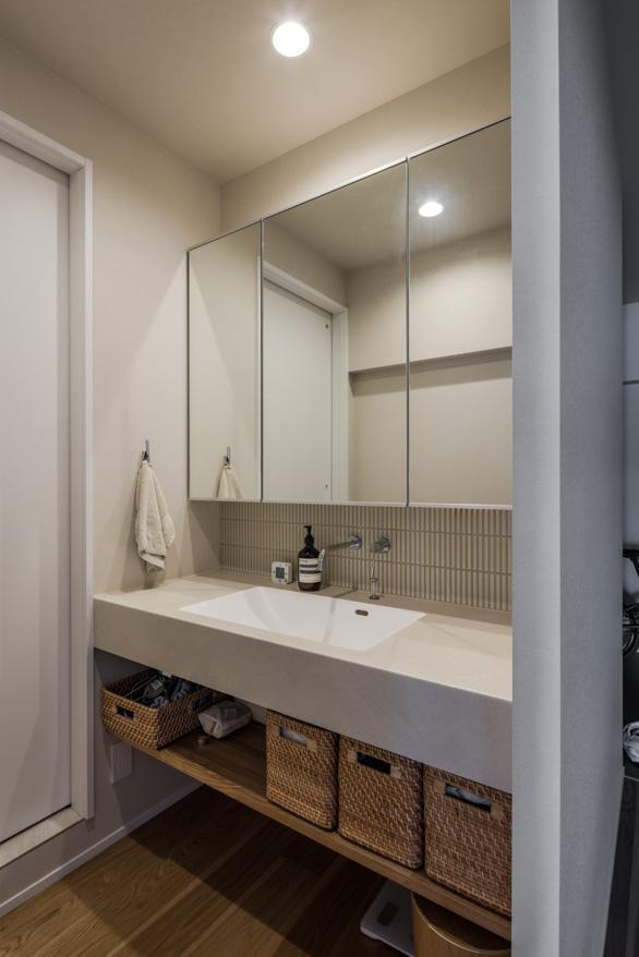 「Louver」の洗面所