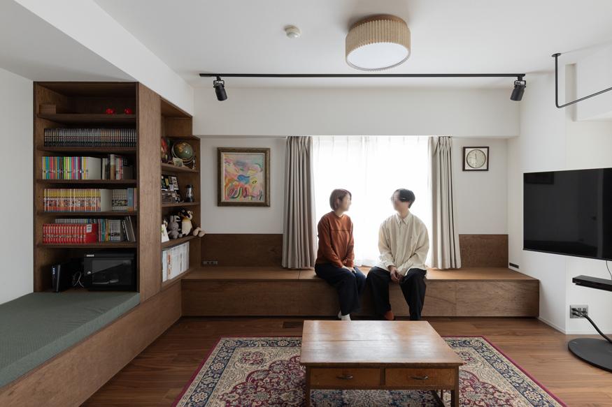 「Folks Nest」のリビング造作ベンチ