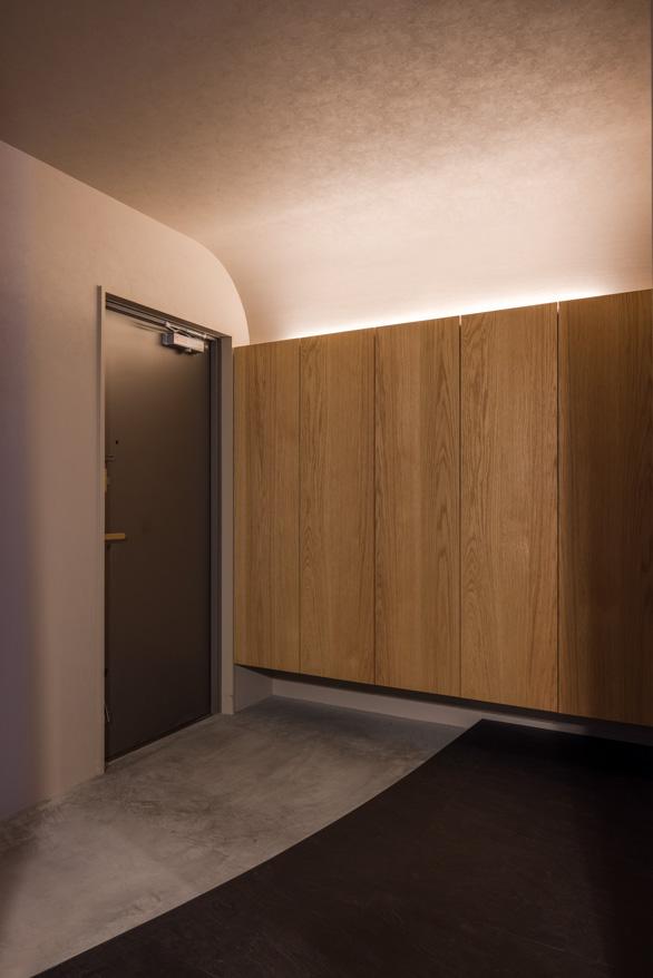 「tone」の玄関アール天井