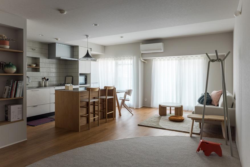 「まるく つつまれて」のリビングダイニング