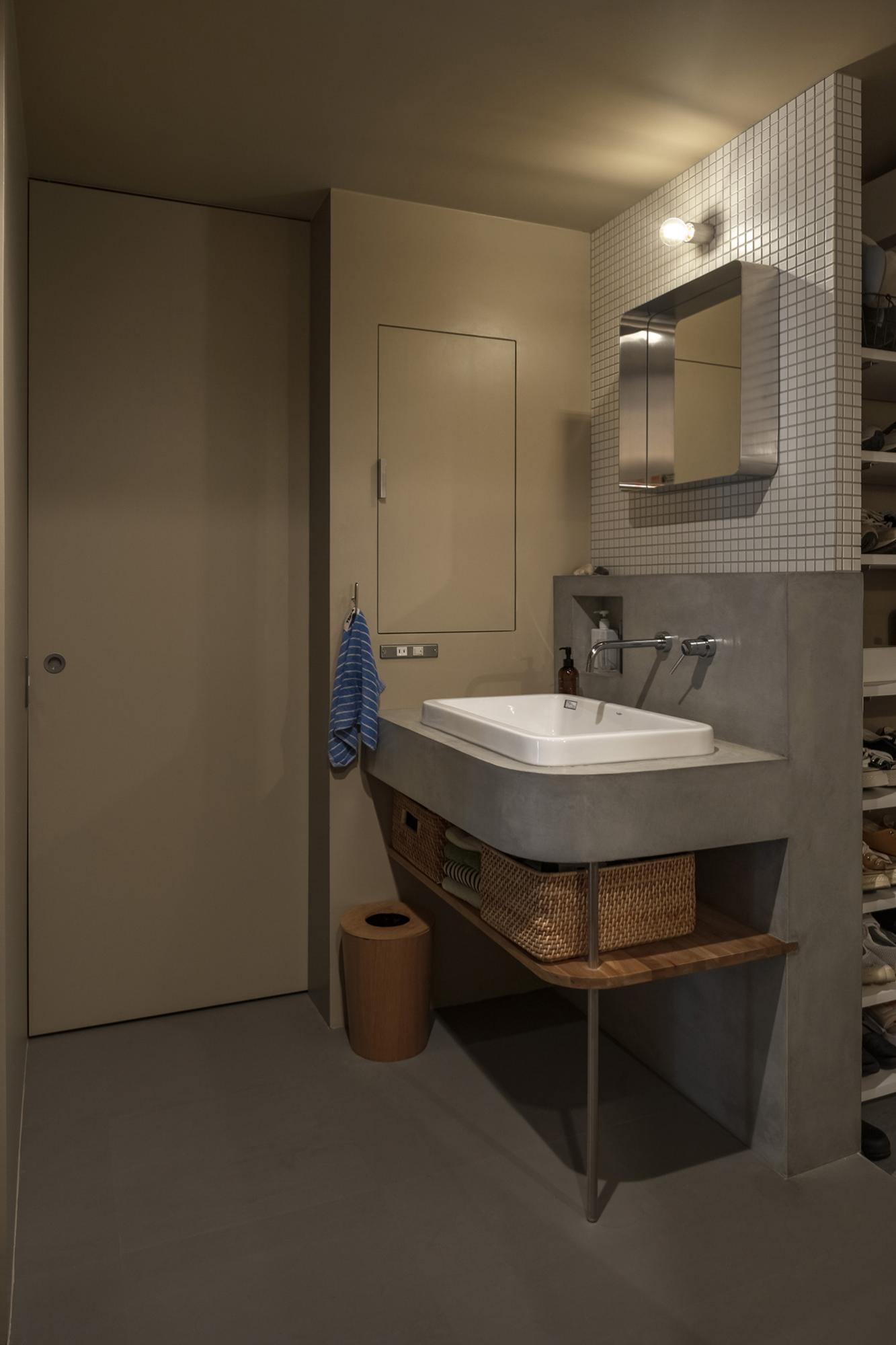 「アールの向こう側」の洗面所