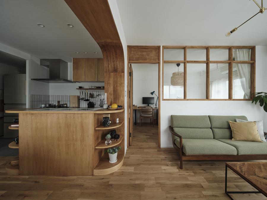 「透明な境界」のリビング・キッチン