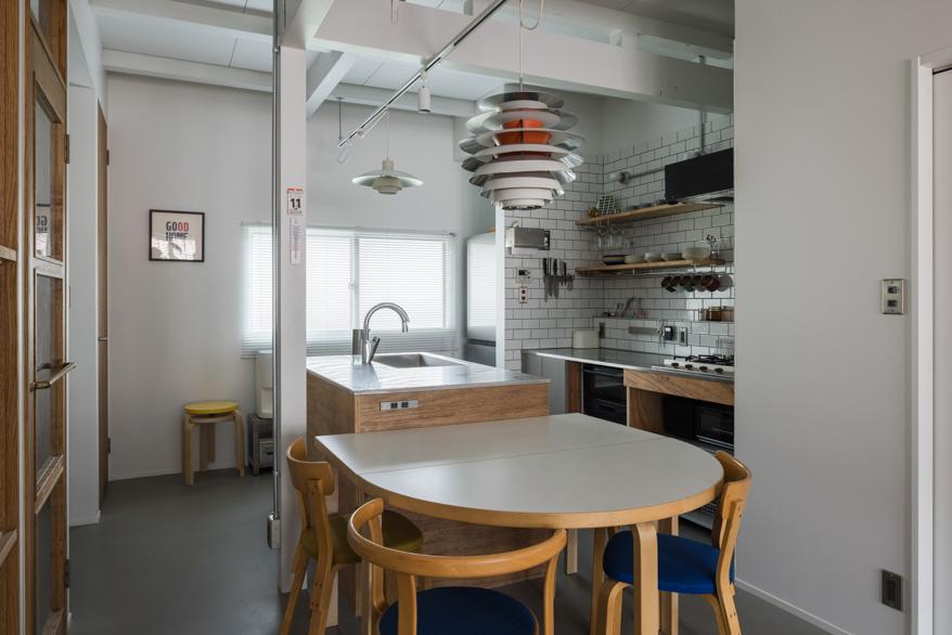 「住み継ぐ家」のダイニング・キッチン(2階)