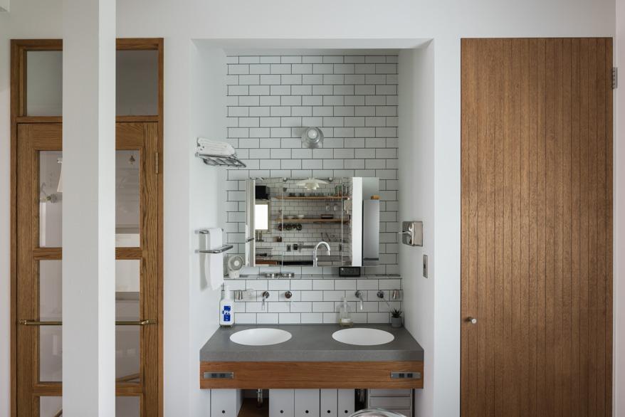 「住み継ぐ家」の洗面(2階)