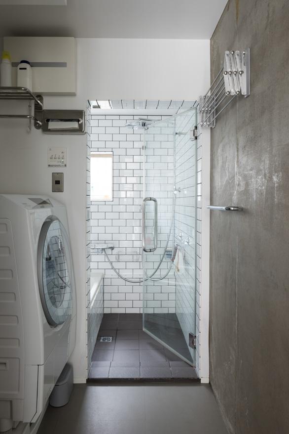 「住み継ぐ家」の脱衣所・お風呂(1階)