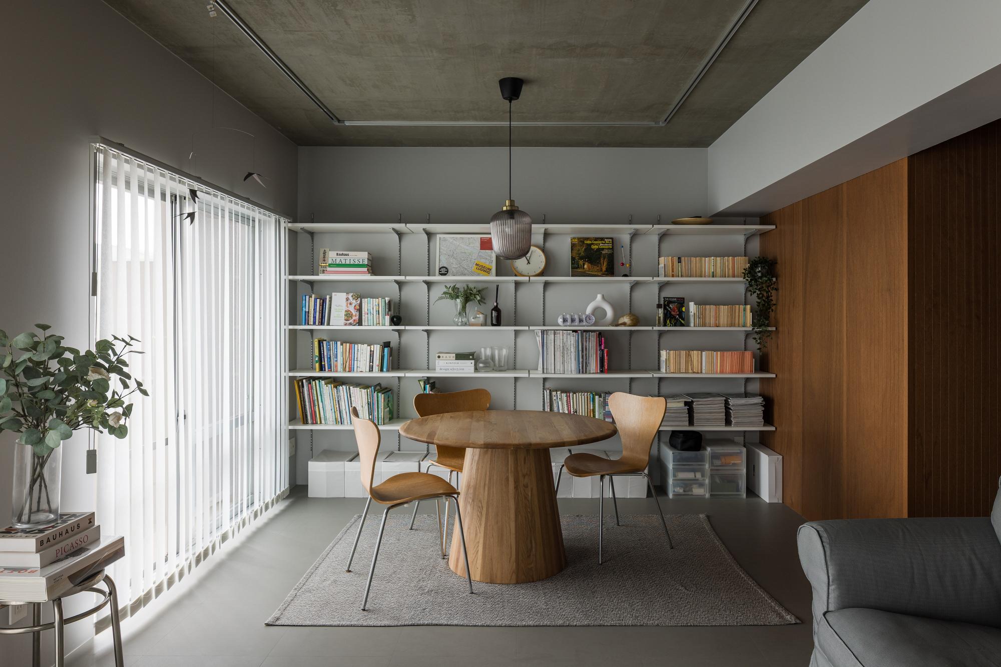 「静謐な間 – tatema」のリビングダイニング