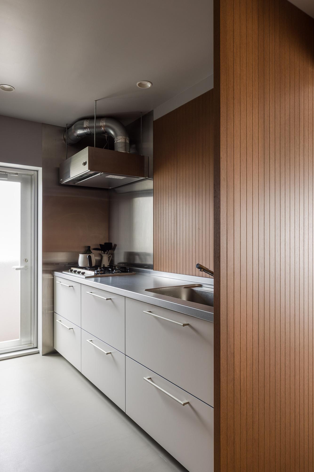 「静謐な間 – tatema」のキッチン