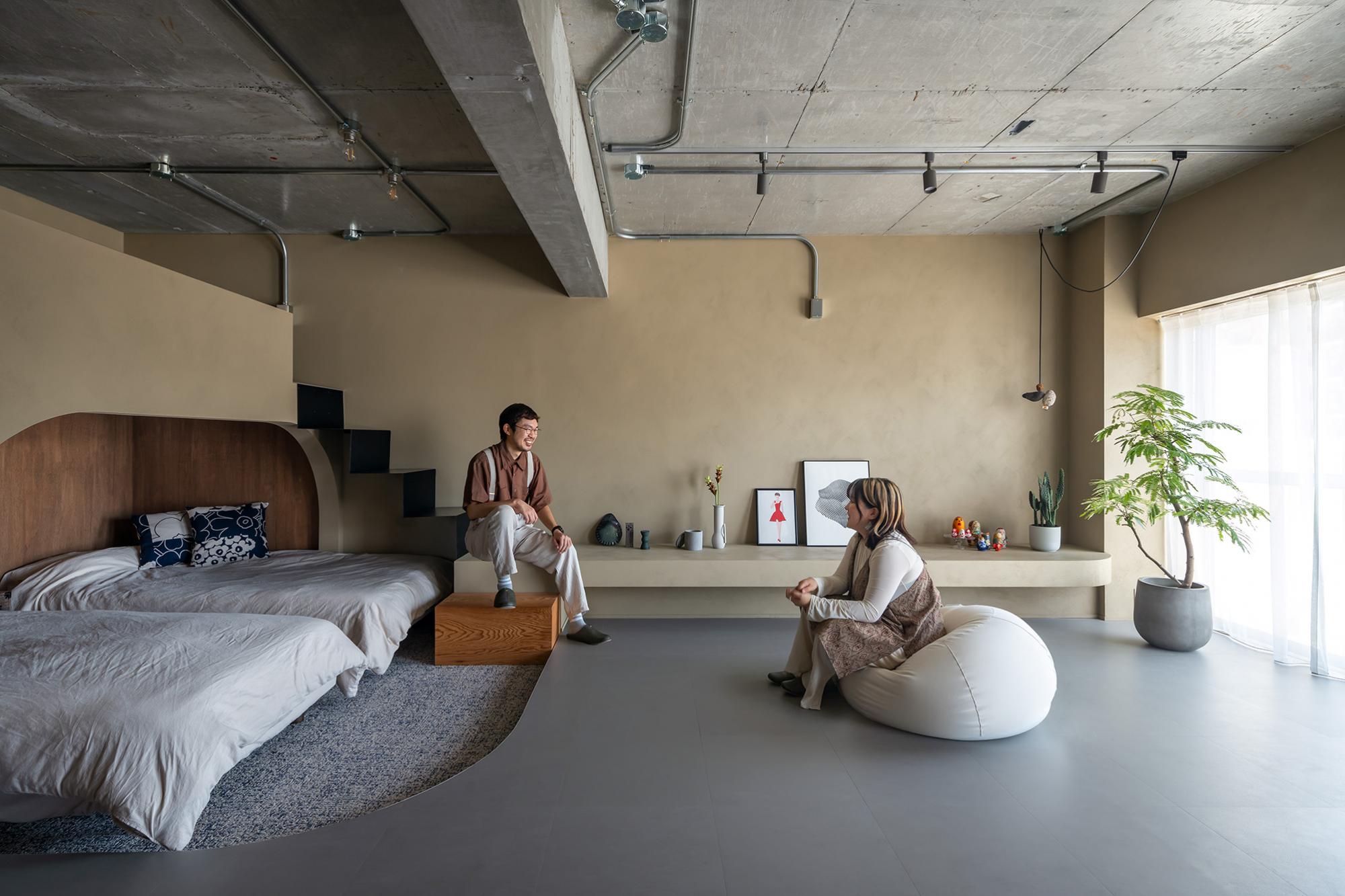 住まうことは、生きること。
ハコリノベの家づくりは暮らしをリノベーションすることだと考えています。
1978年からリフォーム会社として実績がある中で、"物件を購入してリフォームをしたい"という声を沢山いただきハコリノベは誕生しました。リフォームを知り尽くした私たちだからできる暮らし方から考える物件探しとリノベーション。
ENJOY RENOVATION！私たちとしてみませんか。