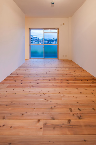 リビングからの明かりと風は各空間に抜けていきます