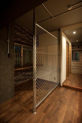 一番の見所。フェンスです！
どの部屋にもない、アイテムはRenoLIVING事務所にしようされているものとおそろいです。