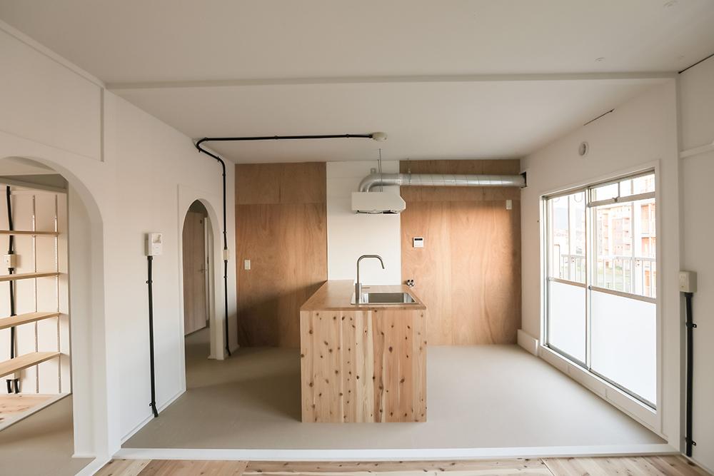 賃貸物件や不動産をお持ちの方には、空室対策に最適なリノベーションプランをご提案いたします。
空室１室から自己負担ゼロでご利用いただける「0円リノベーション：フリリノ」から、
共用部や外壁までプランニングできる、初回満室保証つきの「ファーストリース」まで、様々なプランをご用意しております。