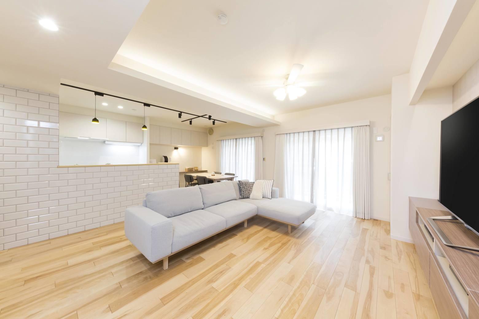 「家族がいつもリビングにいて、寝るときはお部屋に移動する」という風にしたかったという奥様の憧れを叶えました。