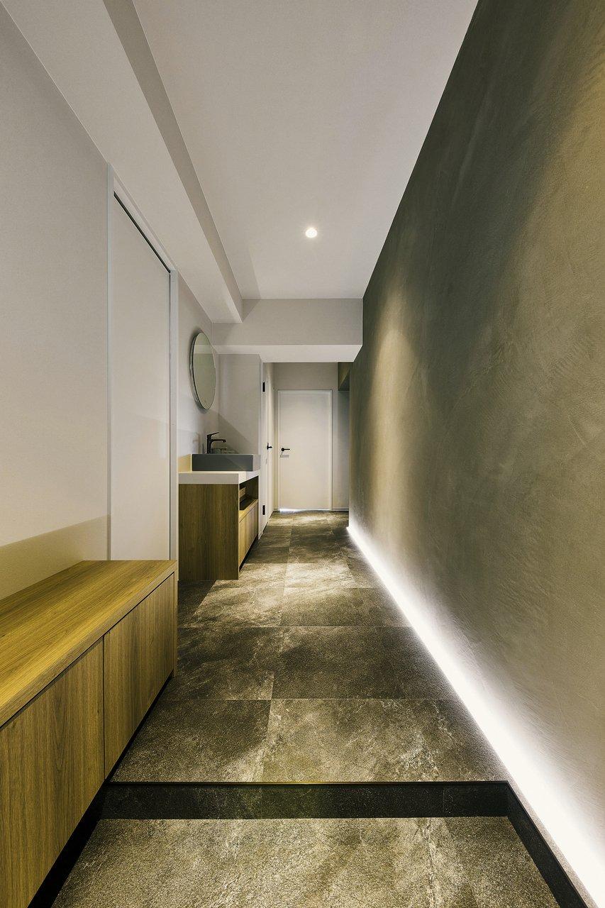 世界中の旅で見た「路地」をイメージした玄関・廊下。