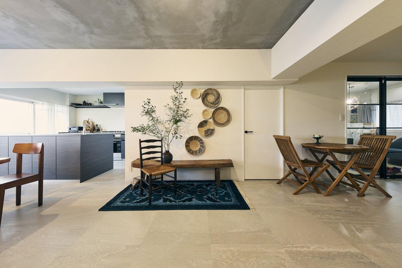 こだわりの家具やインテリアが詰まったリビングダイニング。