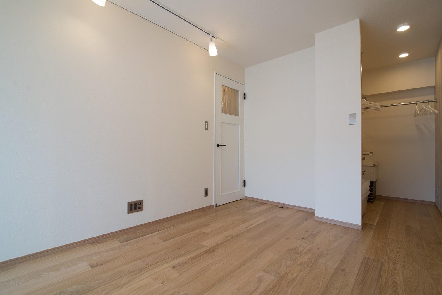 「リビングにカフェテラスの雰囲気を！」の寝室