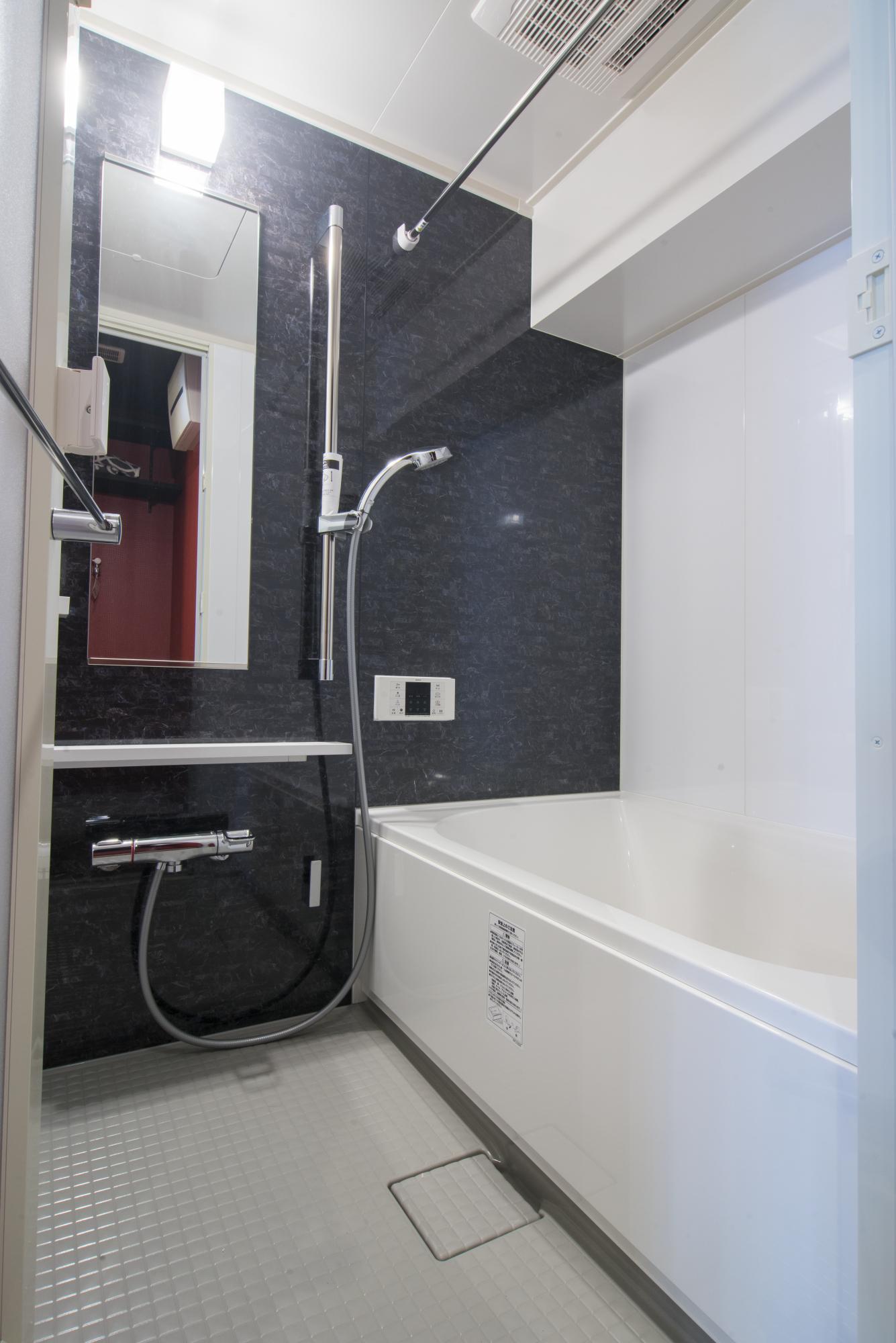 「ビンテージ風の大人な雰囲気」のお風呂・洗面所・トイレ