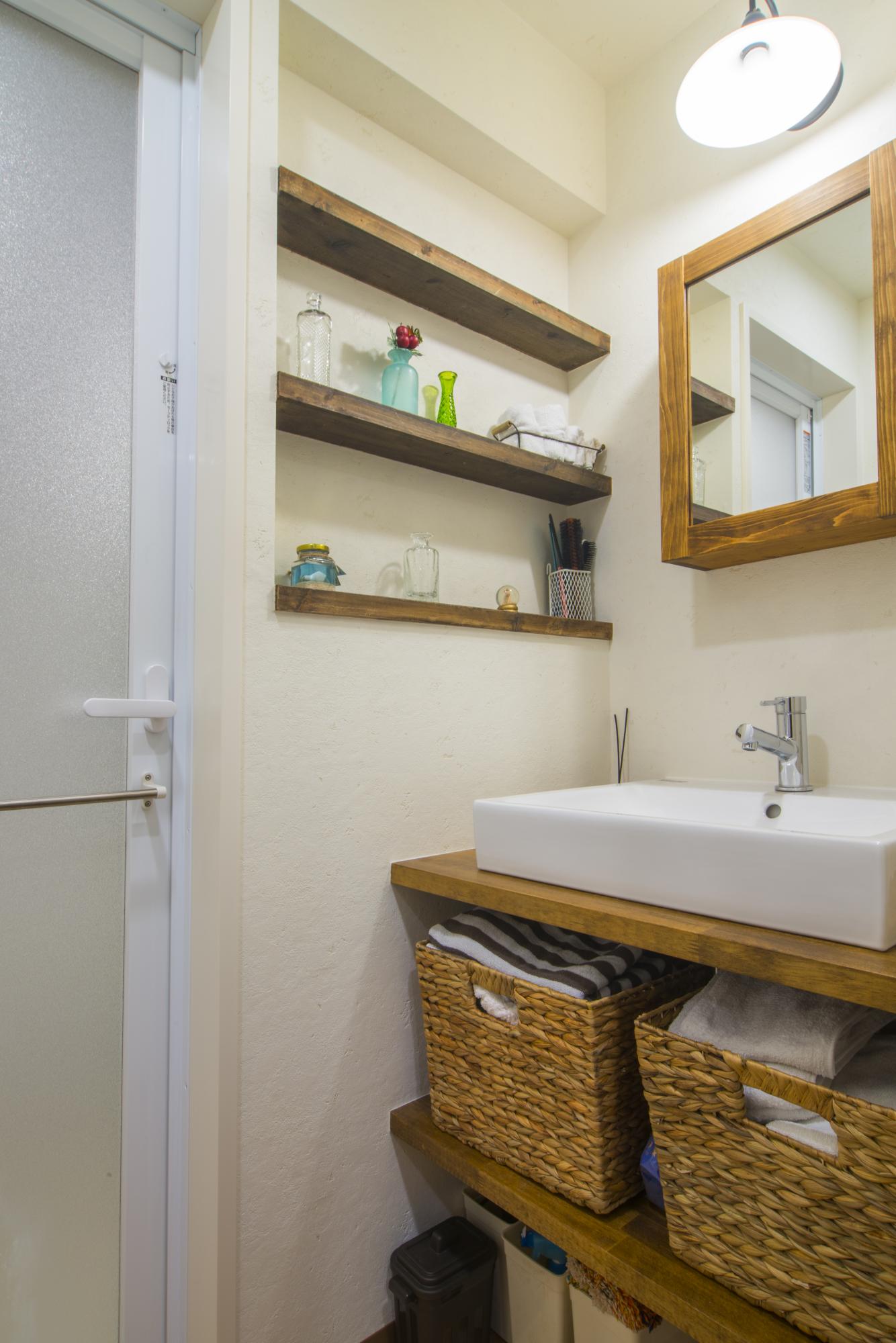 木調のかわいい洗面です