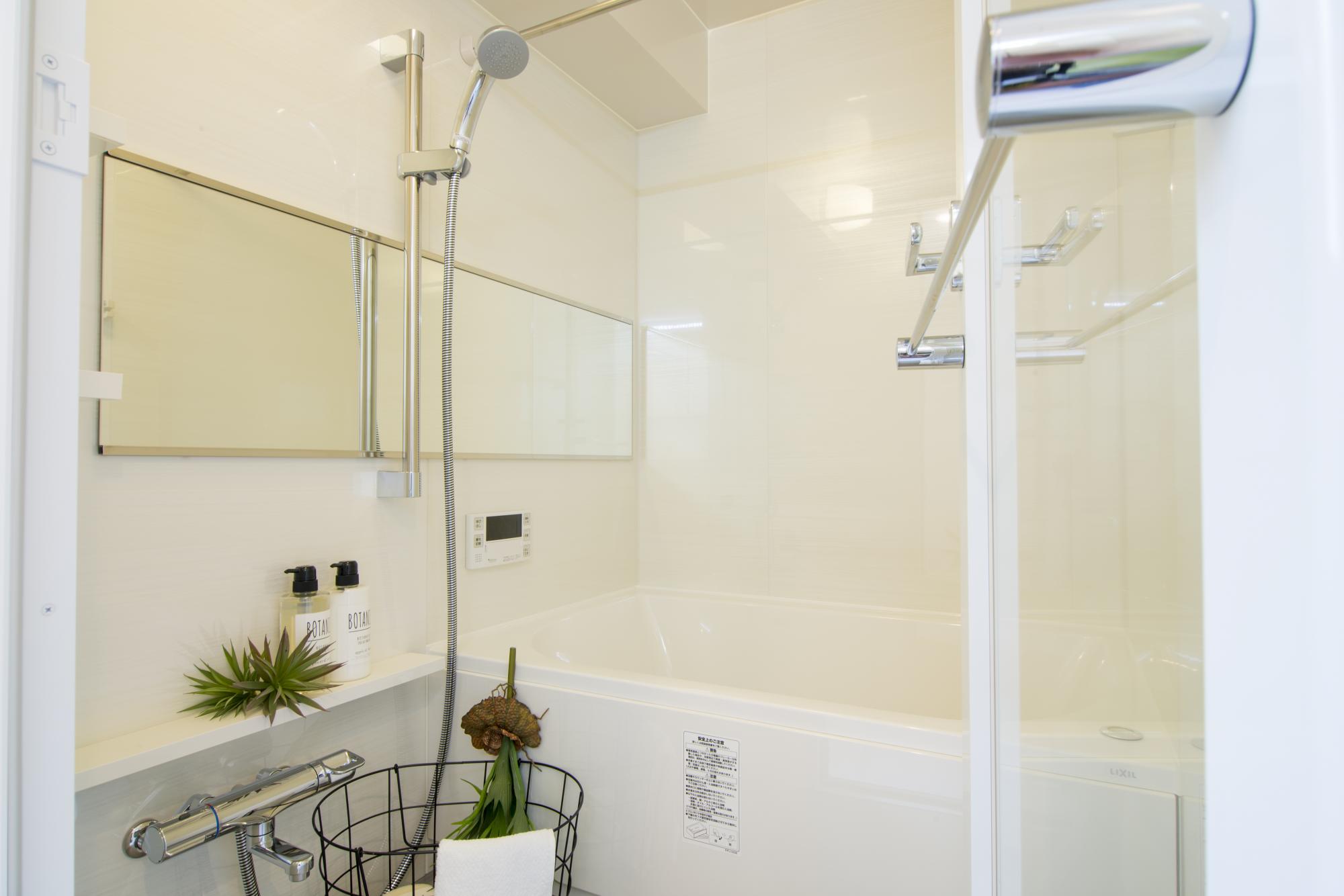 「建築家の好む家」のお風呂・洗面所・トイレ