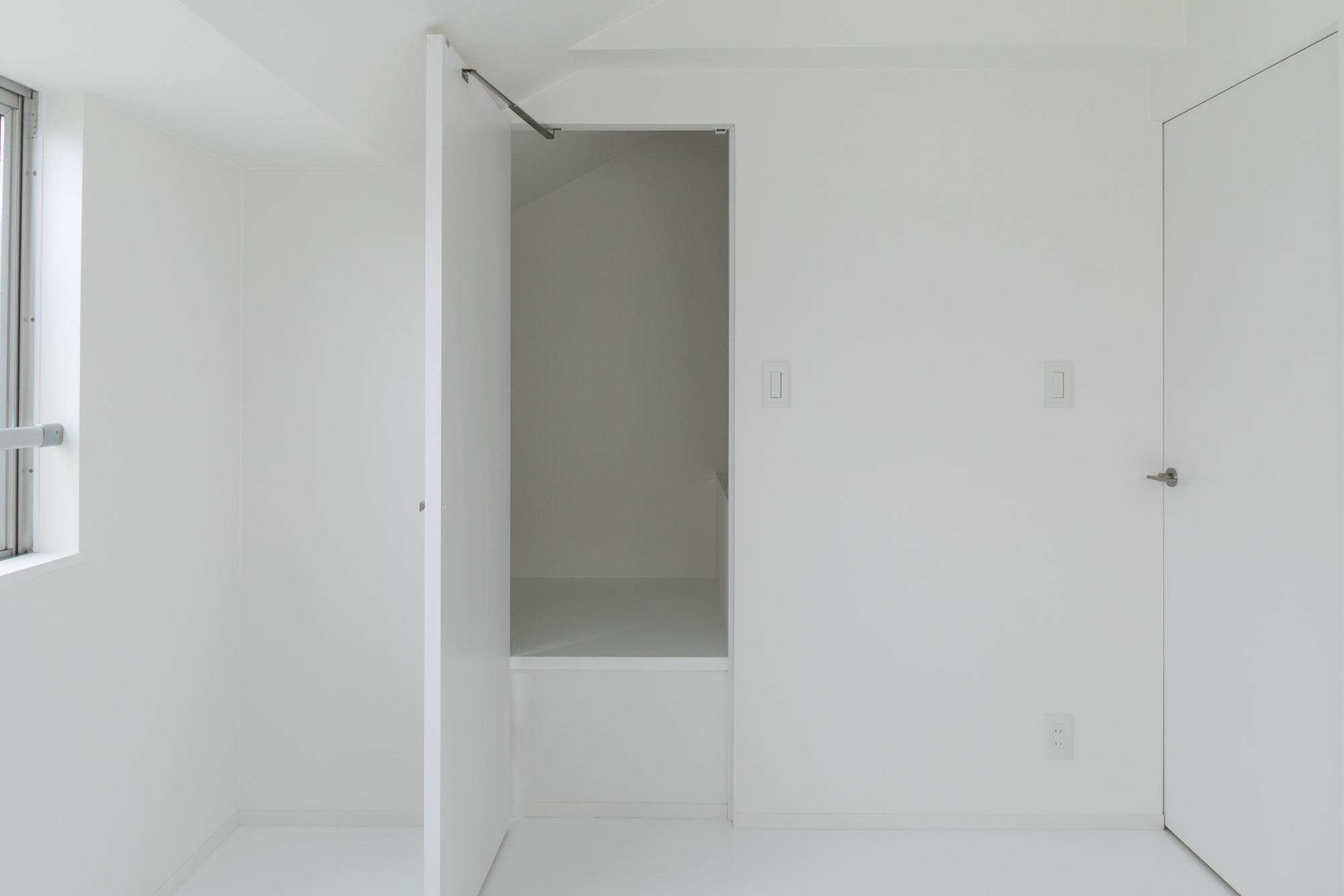 各お部屋にはハンガーパイプや可動式棚もあり収納力があり、使いやすい設計になっています。